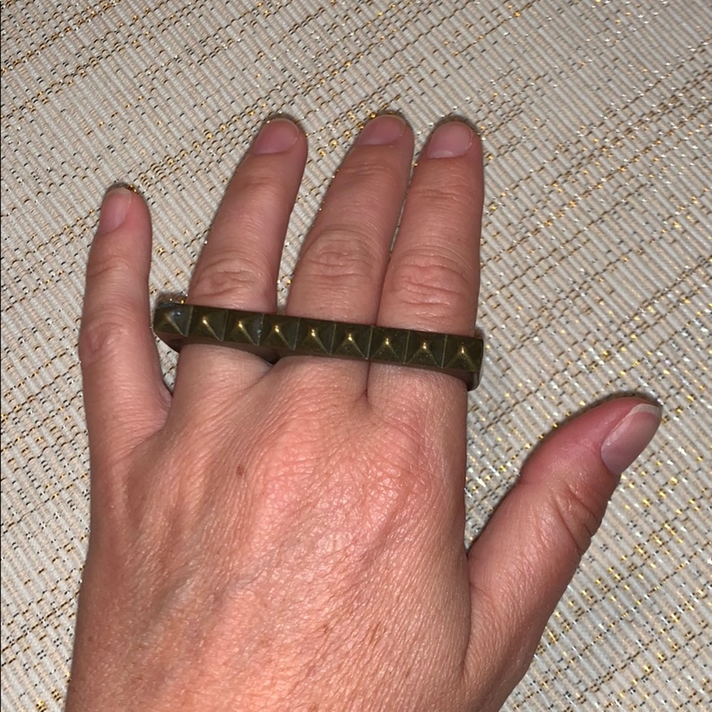 Knuckle ring